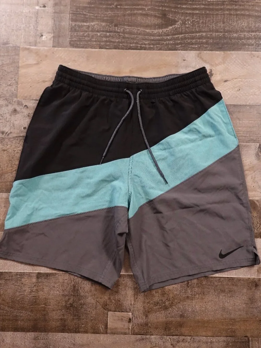 Nike Swim Trunks Men’s Large 9” Inseam Black Teal Colorblock